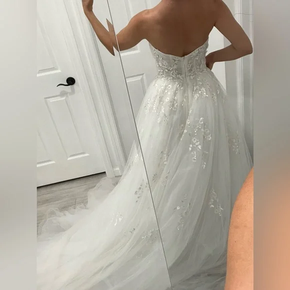 Monique Lhuillier Tivoli Wedding Dress - Picture 4 of 12